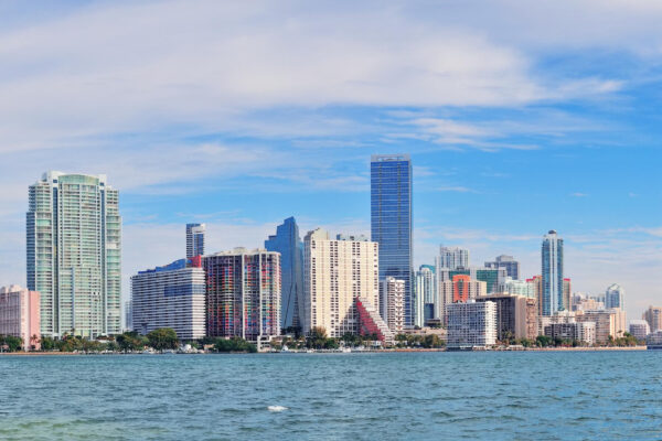 Descubre por qué Panamá es tu mejor opción para invertir en el extranjero desde Costa Rica