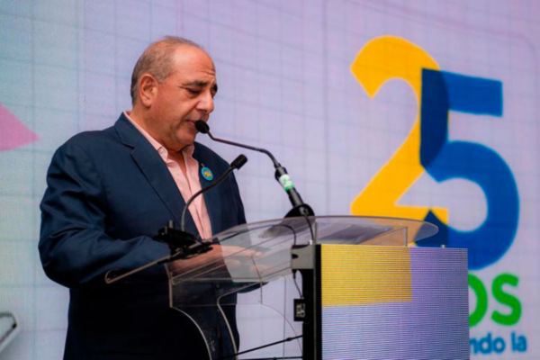 Camilo Atala celebra los 25 años de la Fundación Ficohsa