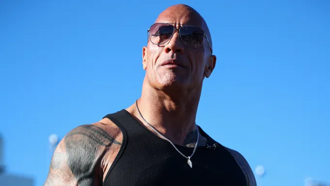 Dwayne Johnson adquiere derechos de 25 nombres y frases en acuerdo con empresa matriz de la WWE