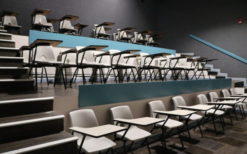 Cómo organizar eventos exitosos alquilando una sala corporativa en Panamá